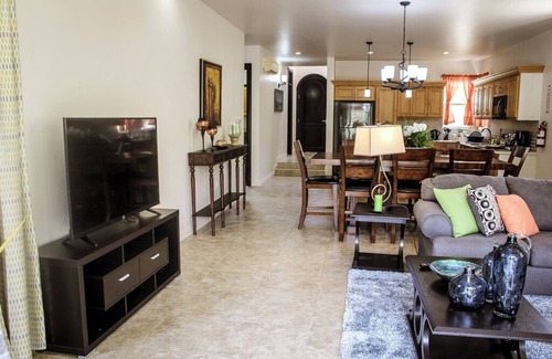 Lowlands House | La Coterie Villa -Charming 3-bedroom villa with WiFi, AC in enjoyable Lowlands