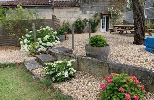 Mainxe Bed & Breakfast | La Cour des Cloches