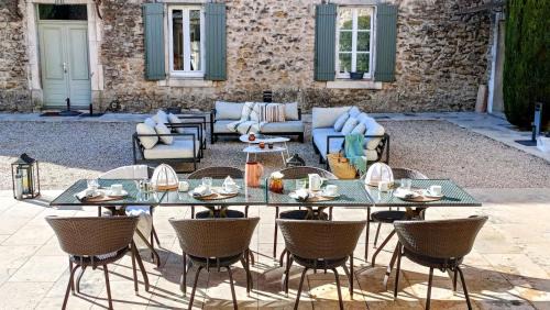 Lagnes House | La Cour Des Sens