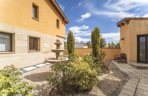 Espeja de San Marcelino House | La Dehesa de Santa Ursula 1