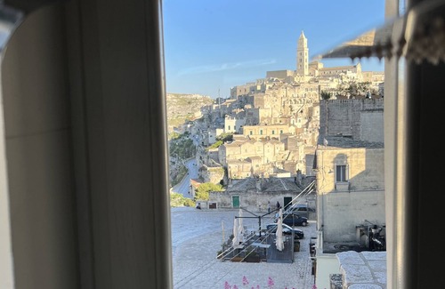 Sasso Barisano Apartment | LA DIMORA DI ANTOSA Matera vacation home with breathtaking views of #sassidimatera