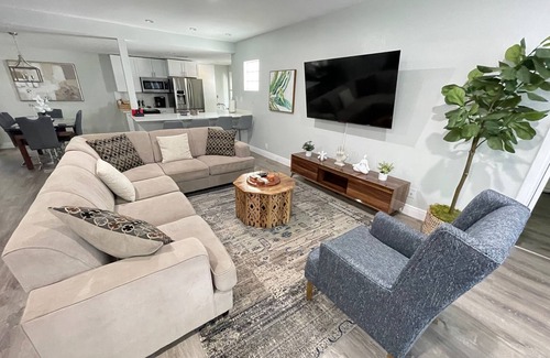 Poinsettia Heights House | La Dolce Villa - Family-Friendly 3BR Pool Home in Quiet Neighborhood