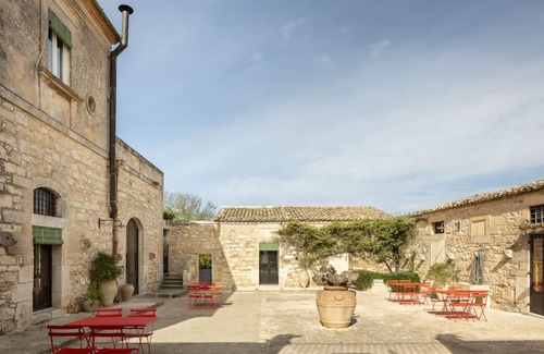 Ragusa Villa | La Dolce Vita - Six Bedroom Villa, Sleeps 16