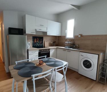 Caucalieres Apartment | LA FALAISE - Quiet T3 apartment with private parking