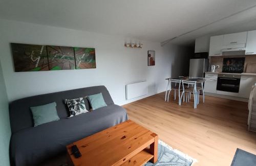 Caucalieres Apartment | LA FALAISE - Quiet T3 apartment with private parking