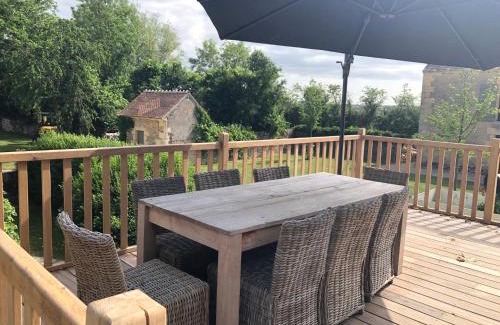 Magny-Cours Bed & Breakfast | La ferme de Planchevienne