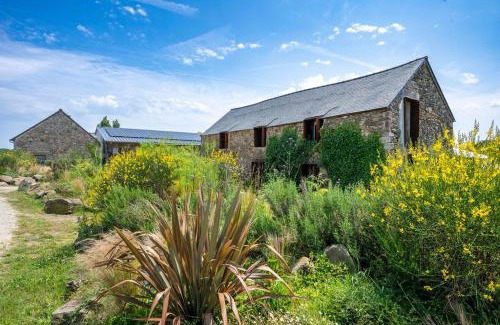 Lancieux Bed & Breakfast | La Ferme du golf, gîte atypique et artistique