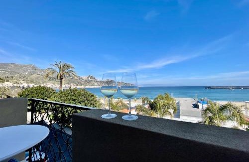 Giardini Naxos Apartment | La Finestra sul Mare Modern Apartment