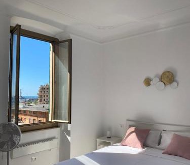 Lagaccio Apartment | La finestrella sul porto