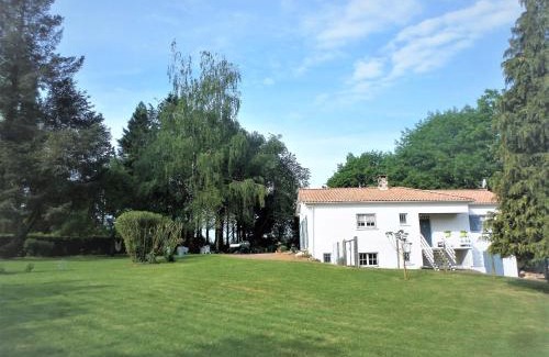 Breuil-Barret House | La Folie