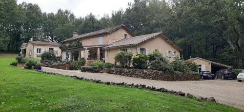 Lacropte Bed & Breakfast | La Forêt des Trois Hiboux - Le Clos Napoleon Bed&Breakfast