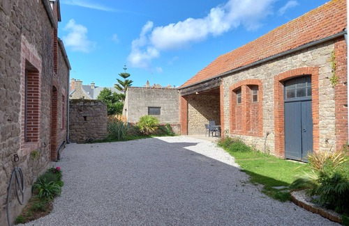 Barfleur House | La Forge, house for 6 in the heart of Barfleur, with private parking lot