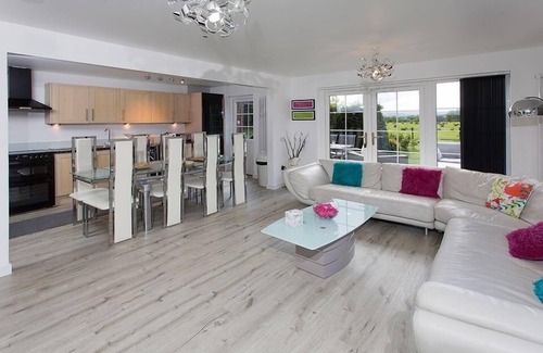 Tillicoultry Cabin | La Fortuna Lodges