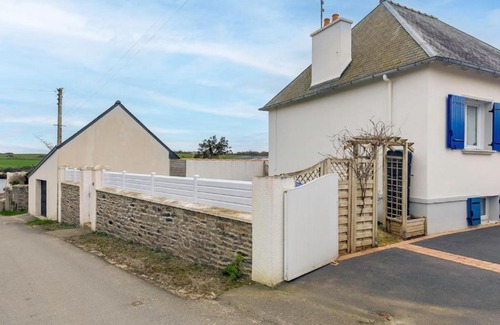 Lampaul-Plouarzel House | La Glycine