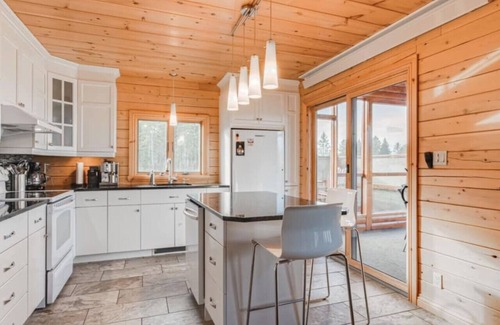 Notre-Dame-Des-Bois Cabin | La Grande Ourse | Hot Tub | Scenic View | Foosball