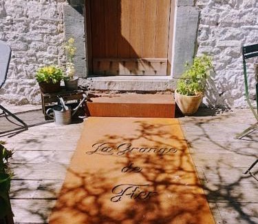 Onhaye House | La Grange