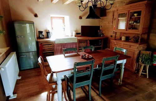 Onhaye House | La Grange de Fter Entourée par la Nature, les Bois, des Champs et un Étang!