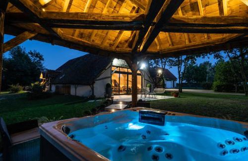 Mery-sur-Cher Bed & Breakfast | La Grange De Léonie, Chambres d'hôtes avec Piscine et Spa