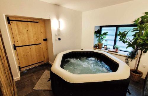 Lathuile Apartment | LA GRANGE SAVOYARDE-Spa-Piscine-Proche lac-Charme-Détente- 3 Etoiles