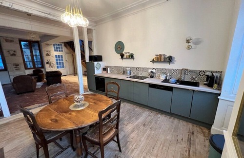 Avallon House | ‘La Grenouille’ historic house in the town centre