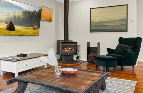 Blaxlands Ridge House | La Hacienda - 10 acre country home - 10 guests