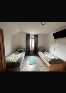 Leoben Apartment | LA Haus für Monteure, Arbeiter, Pendler, ganzes Haus mit Garten, 5 Zimmer