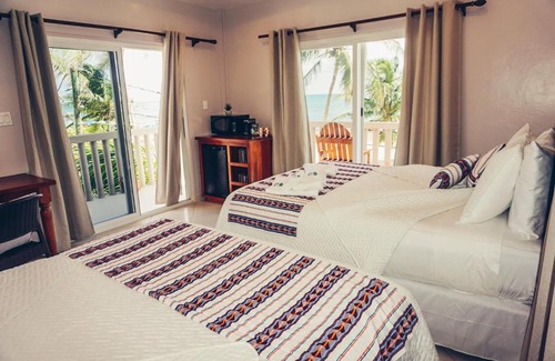 Caye Caulker Hotel | La Isla Resort