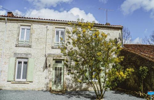 La Caillere-Saint-Hilaire House | LA LAUJÈRE IVIE - Gîte & Piscine privative