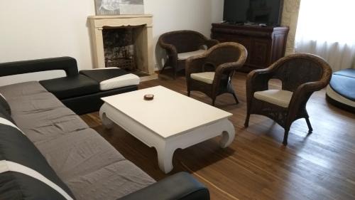 La Caillere-Saint-Hilaire House | LA LAUJÈRE IVIE - Gîte & Piscine privative