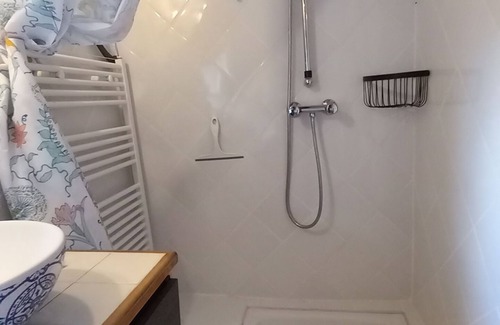 Le Vigan House | La Libellule ,piscine ,vue, Climatisation ,wifi, TV ,cheminée, Chants d Oiseaux