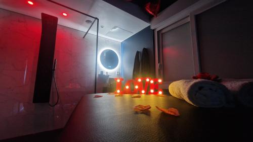 Saint-Loup Hotel | La Love - Love room Marseille