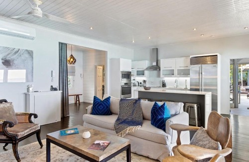 Gibbs Bay Villa | La Lune