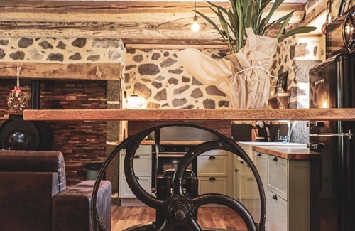 Saint-Bonnet-de-Condat House | La maison des volcans Cantal, pretty Auvergne house with jacuzzi