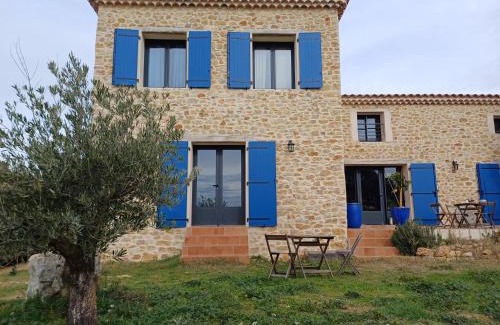 Tresques Bed & Breakfast | La maison aux volets bleus
