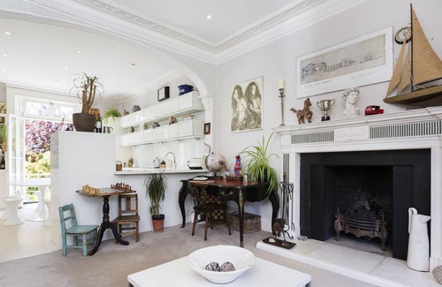 South Twickenham Apartment | La Maison Blanche, by Veeve