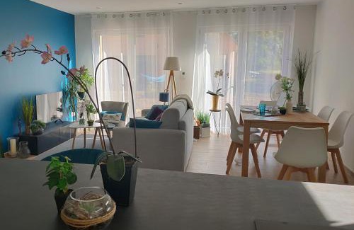 Selestat House | LA MAISON BLEUE, à 20 mn de Strasbourg, sur la route des vins, jusqu'à 6 personnes, Sélestat
