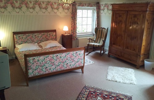 Dalhem House | LA MAISON D'ACHILLE in Aubin, short circuit homestay
