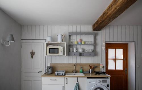 Saint-Euphrone House | La maison d'en face a cozy guesthouse