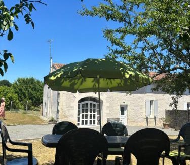 Saint-Fort-sur-Gironde House | La Maison d'Amélie
