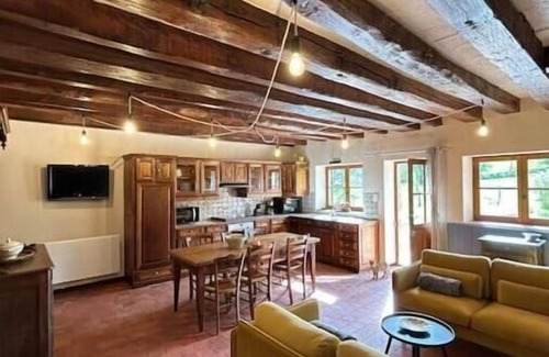 Saint-Bonnet-de-Joux House | La Maison de Barbara