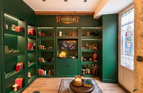 Cremieu Apartment | La Maison de l'Apothicaire - Un refuge enchanté avec balnéo en hyper-centre