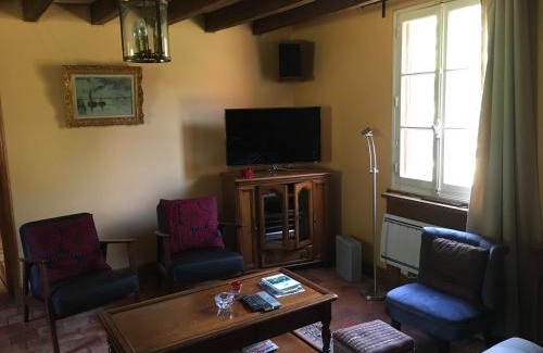 Veuil House | LA MAISON DE LUCIE