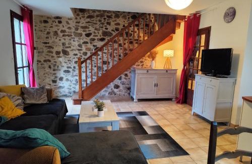 Ladignac le Long House | La Maison Des Etangs