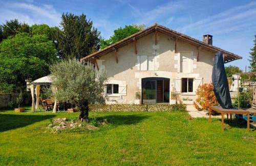 Aubeterre-sur-Dronne House | La Maison des oliviers