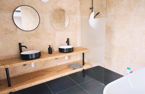 Thezan-les-Beziers Villa | La maison du Canal- 9 pers- Capestang