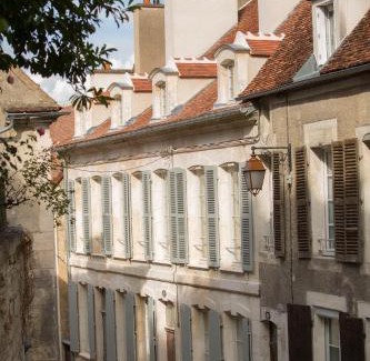 Tonnerre House | La Maison du Haut