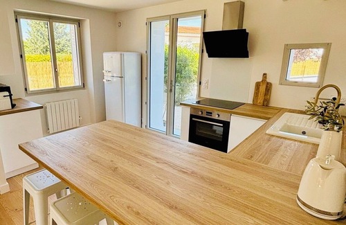 Centre Ville House | La Maison du Quai : Charme et Confort au Bord de la Sèvre Niortaise