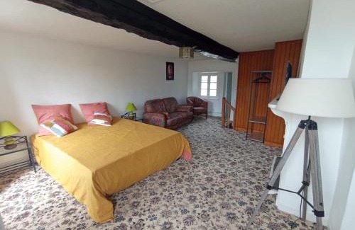 Saint-Pierre-du-Regard House | La maison bleue 1