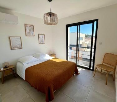La Palme House | La Maison Louis - moderne & familiale