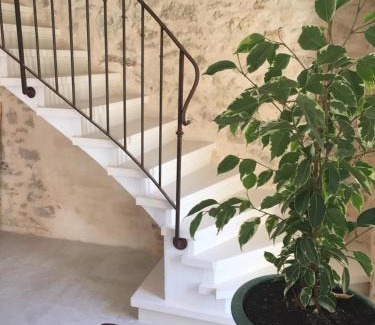 Saint-Julien-de-Briola Bed & Breakfast | la maison ocre